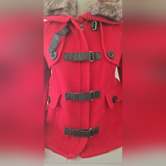 Little Red Winter Coat With Hood Faux Fur - Picture 9 of 13